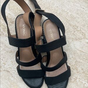 Vionic Black and Tan Women's Sandals